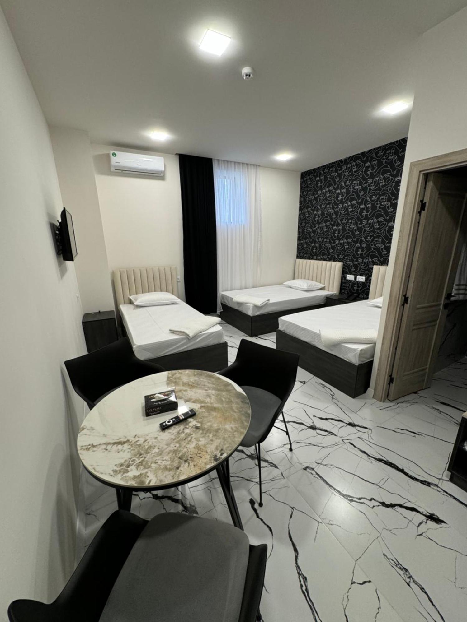 Lux Plaza Hotel P'arak'ar Exterior photo