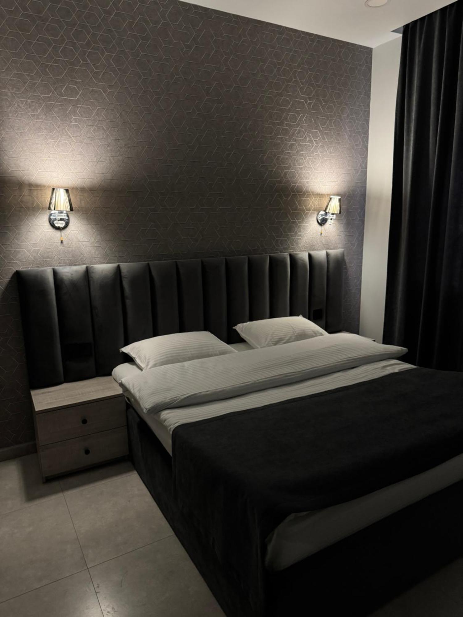 Lux Plaza Hotel P'arak'ar Exterior photo